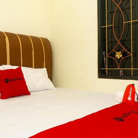 Hotel Reddoorz Near Sentani Airport Jayapura Esterno foto