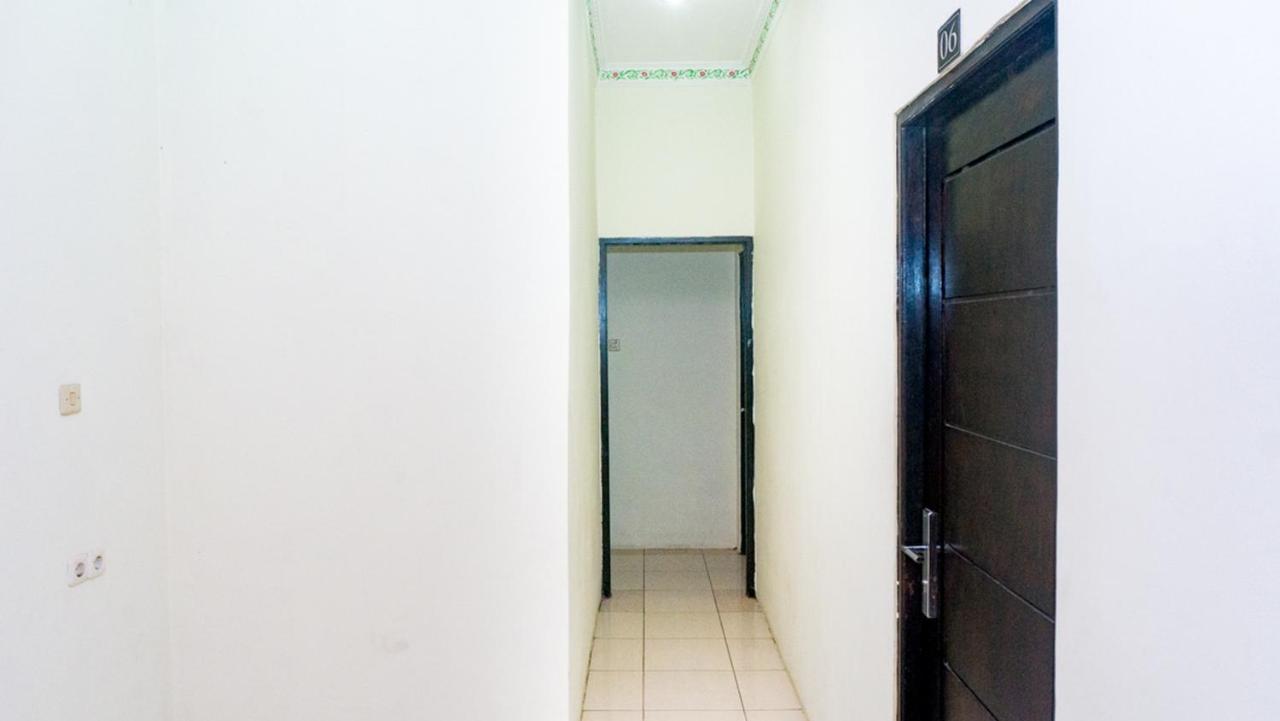 Hotel Reddoorz Near Sentani Airport Jayapura Esterno foto