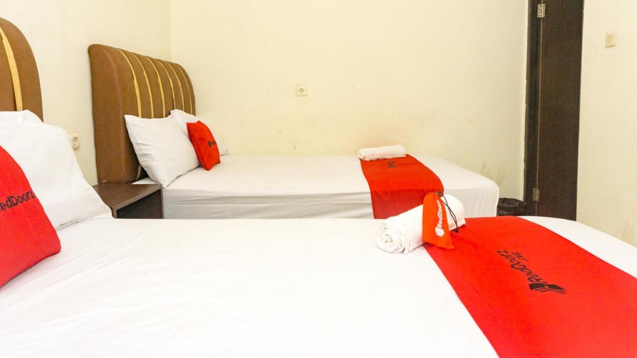 Hotel Reddoorz Near Sentani Airport Jayapura Esterno foto