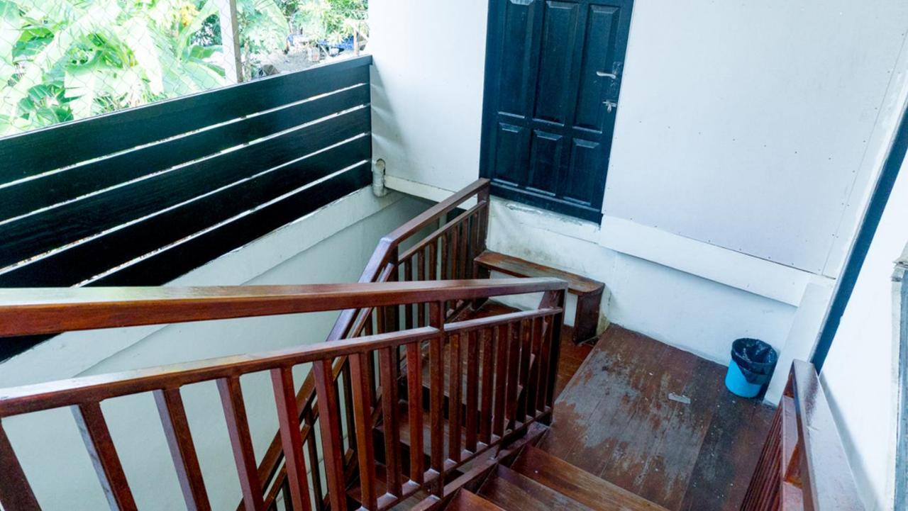 Hotel Reddoorz Near Sentani Airport Jayapura Esterno foto