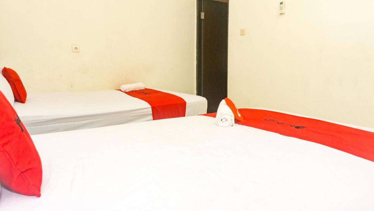 Hotel Reddoorz Near Sentani Airport Jayapura Esterno foto
