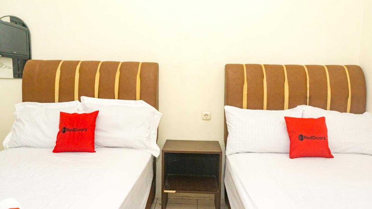 Hotel Reddoorz Near Sentani Airport Jayapura Esterno foto