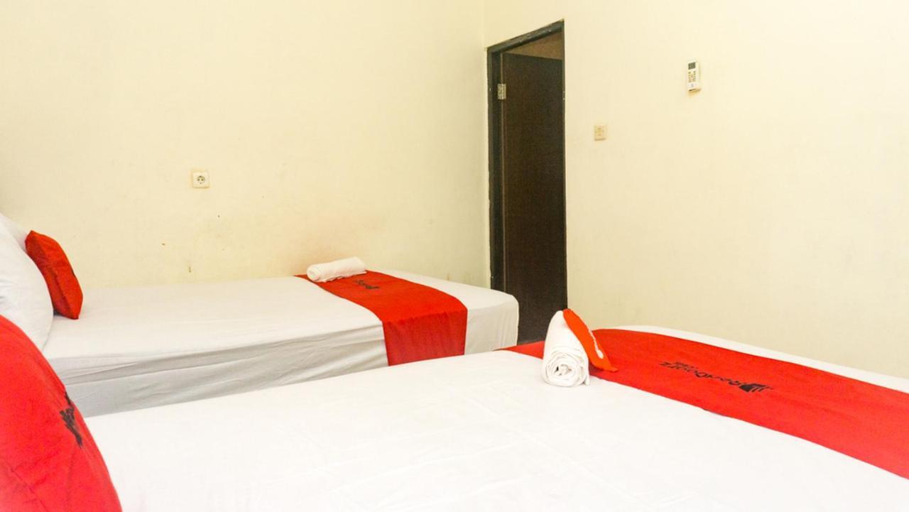 Hotel Reddoorz Near Sentani Airport Jayapura Esterno foto