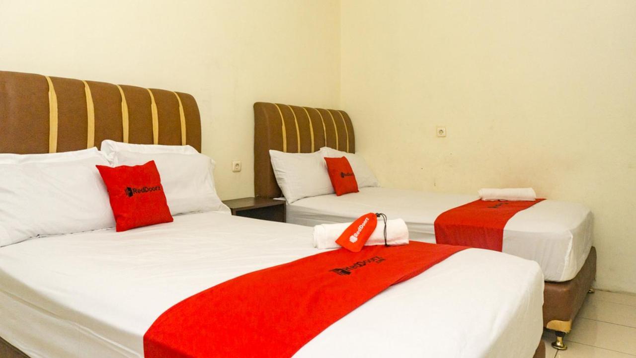 Hotel Reddoorz Near Sentani Airport Jayapura Esterno foto