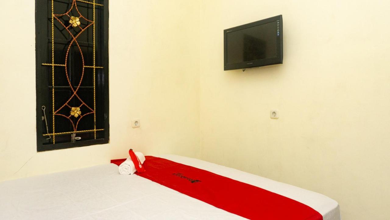 Hotel Reddoorz Near Sentani Airport Jayapura Esterno foto