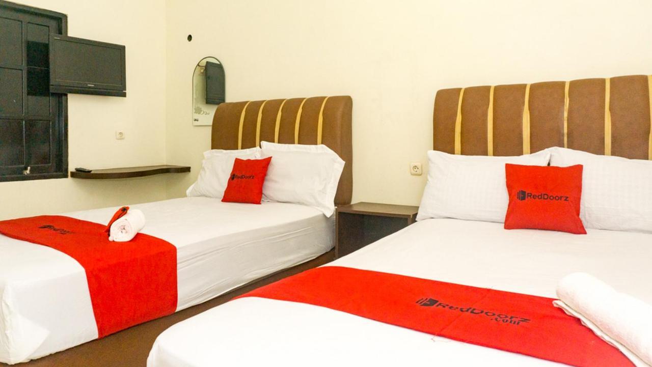 Hotel Reddoorz Near Sentani Airport Jayapura Esterno foto