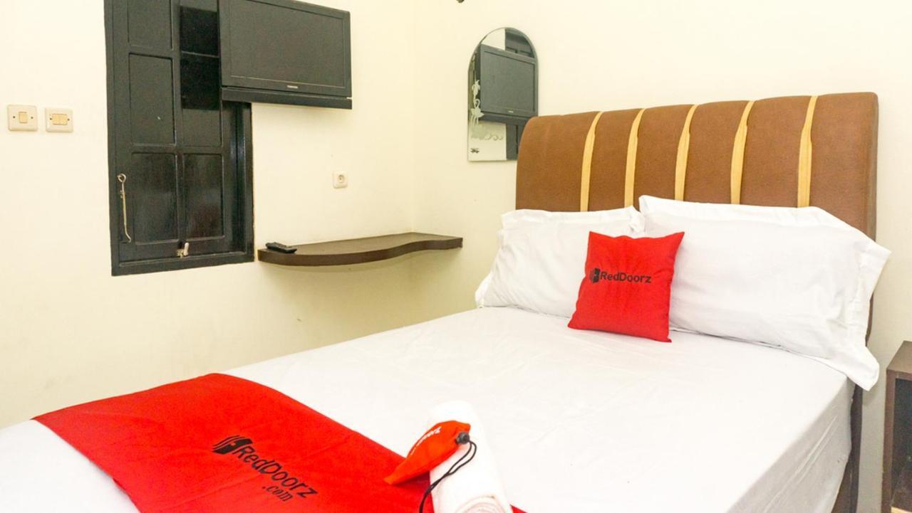 Hotel Reddoorz Near Sentani Airport Jayapura Esterno foto