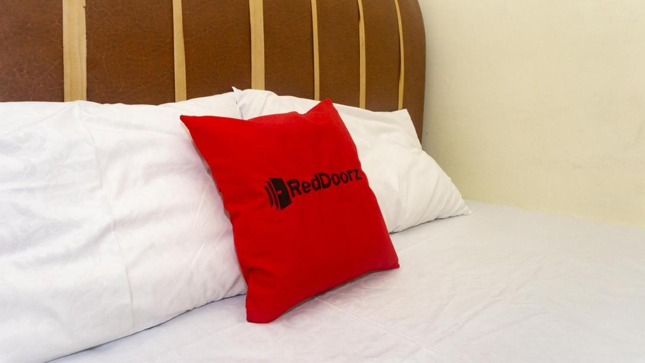 Hotel Reddoorz Near Sentani Airport Jayapura Esterno foto